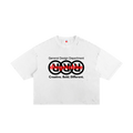 Camiseta blanca getabbe con gráfico "General Design Department" y tres círculos entrelazados con logo diegetabbe en rojo, texto "Creative. Bold. Different." en negro, acabado ripped distressed, etiqueta con estrella roja, hombro caído, corte holgado unisex, fondo blanco
