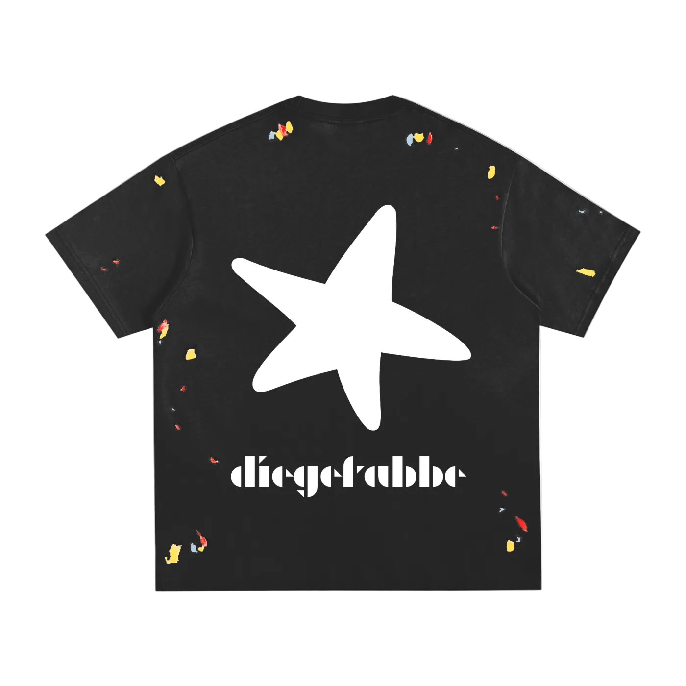 Camiseta negra getabbe vista trasera con estrella blanca grande asimétrica al centro y logo "diegetabbe" en blanco abajo, manchas de pintura multicolor rojo amarillo azul dispersas artesanalmente, hombro caído, corte holgado unisex, fondo blanco