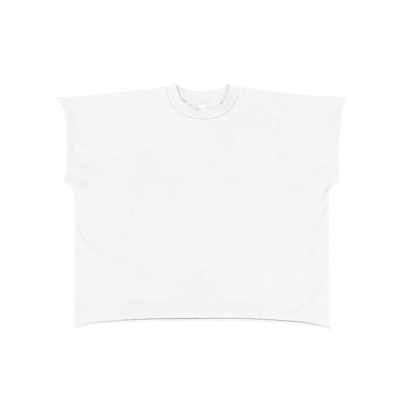Tank top crop blanco getabbe sin mangas con texto "département de design français" en negro, hombro caído, acabado raw edge deshilachado, corte holgado, fondo blanco