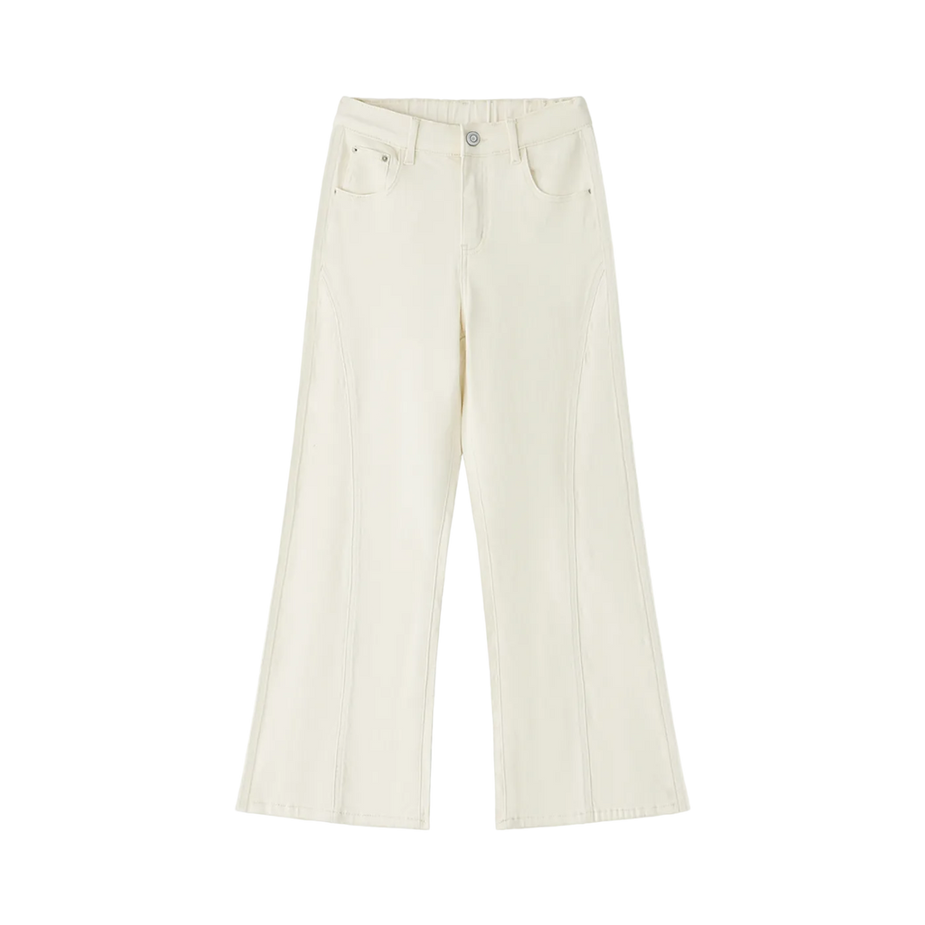 Pantalón acampanado blanco hueso getabbe vista trasera, estrella negra bordada en bolsillo trasero derecho, dos bolsillos traseros parche, cintura elástica, pierna flare, mujer, fondo blanco