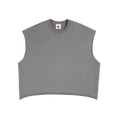 Camiseta sin mangas gris getabbe de corte crop cuadrado, cuello redondo acanalado, dobladillo curvo deshilachado frayed, etiqueta con estrella roja en cuello, fondo blanco