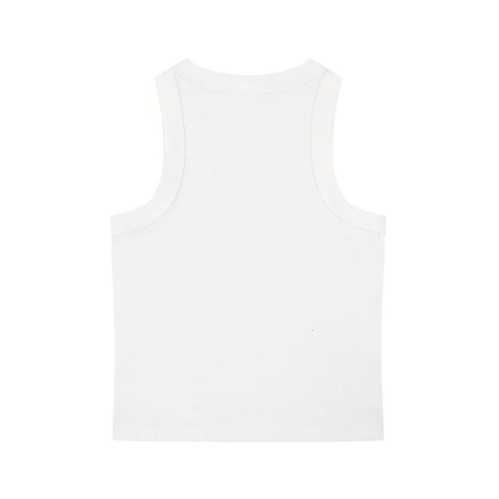 Tank top crop blanco getabbe sin mangas con texto manuscrito "f'd'g" en negro al centro, etiqueta diegetabbe con estrella roja en cuello cuadrado, corte ajustado, mujer, fondo blanco