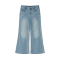 Jeans azul claro acampanados flare getabbe para mujer, lavado sun fade con desgaste en muslos, talle medio, bolsillos frontales diagonales, corte largo acampanado, fondo blanco