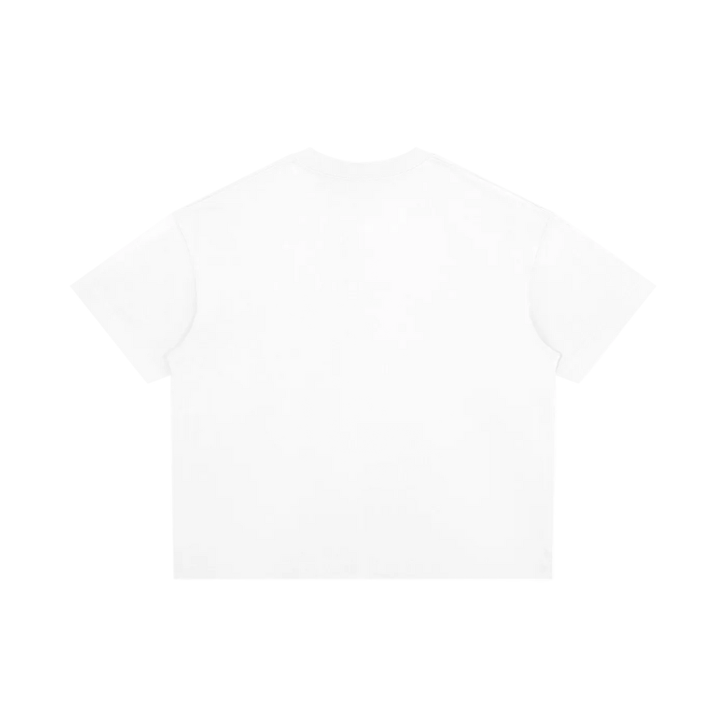 Camiseta blanca getabbe con símbolo ® negro y números "1 2 3 4 5 6 7 8 9" en negro estilo stencil, todo en un solo color, etiqueta con estrella roja en cuello, hombro caído, corte boxy holgado unisex, fondo blanco