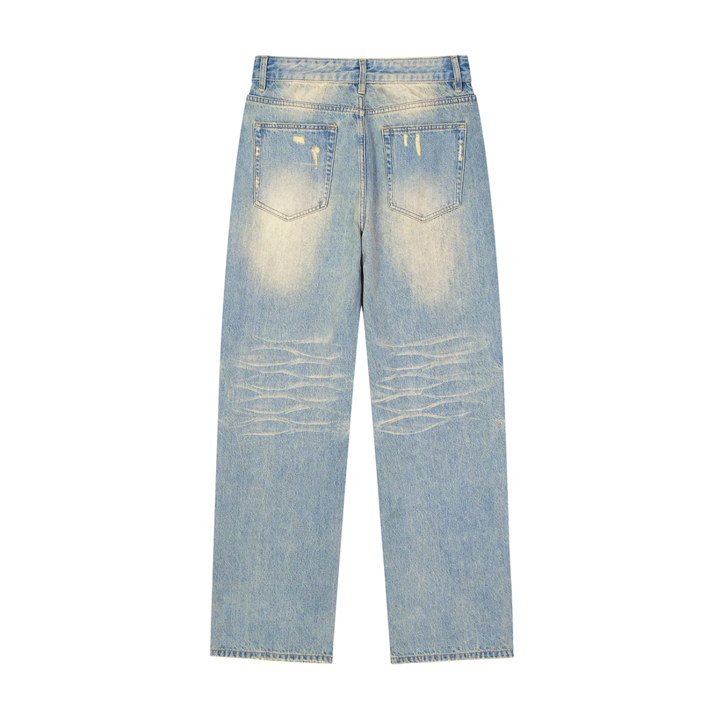 Jeans azules pierna ancha getabbe con efecto sun fade lavado, desgaste en muslos y rodillas, talle medio, bolsillos frontales y traseros, dobladillo raw hem deshilachado, corte holgado unisex, fondo blanco