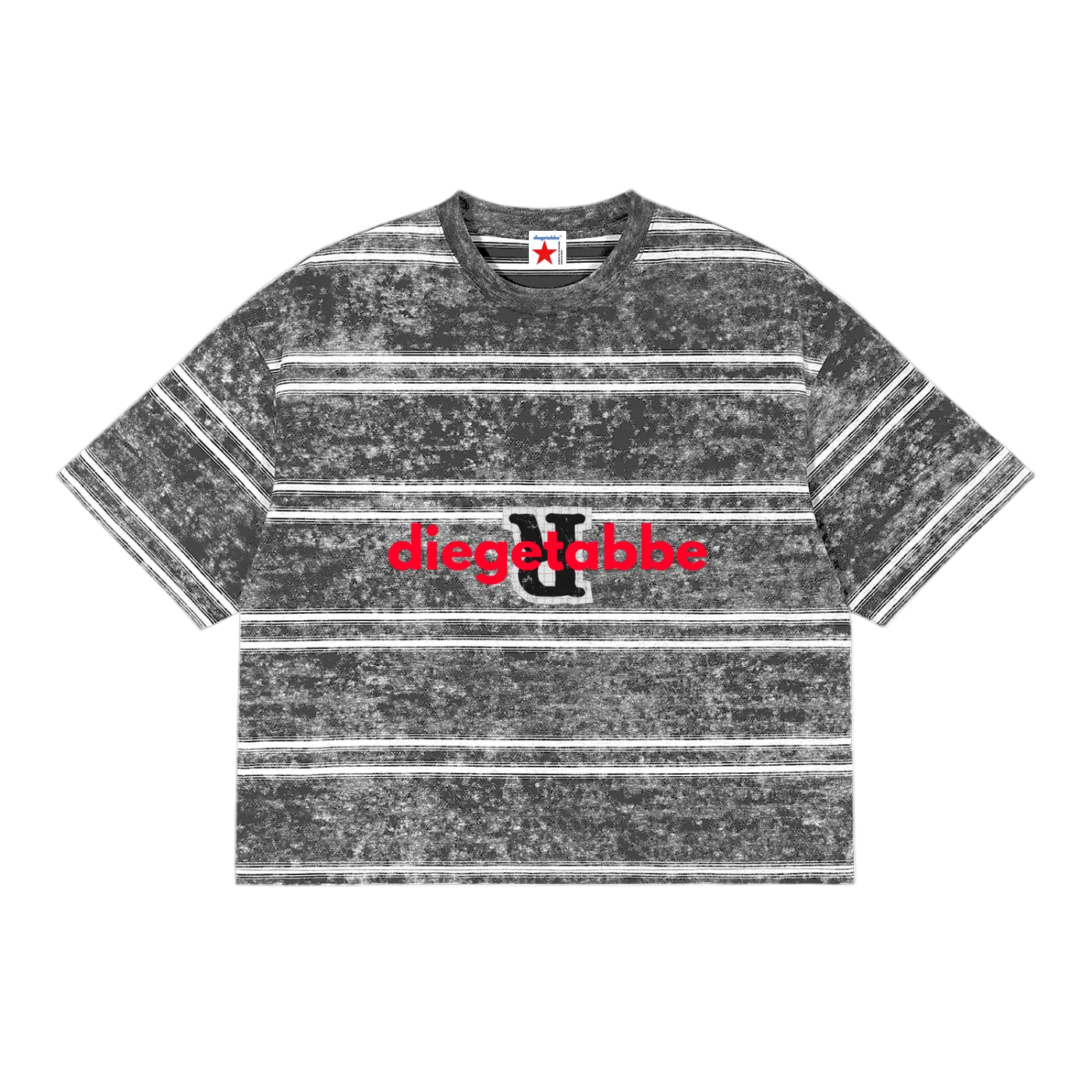 Camiseta crop gris oscuro getabbe con rayas horizontales blancas, logo "diegetabbe" en rojo y letra "R" en negro al centro, acabado snow wash moteado, hombro caído, etiqueta con estrella roja, fondo blanco