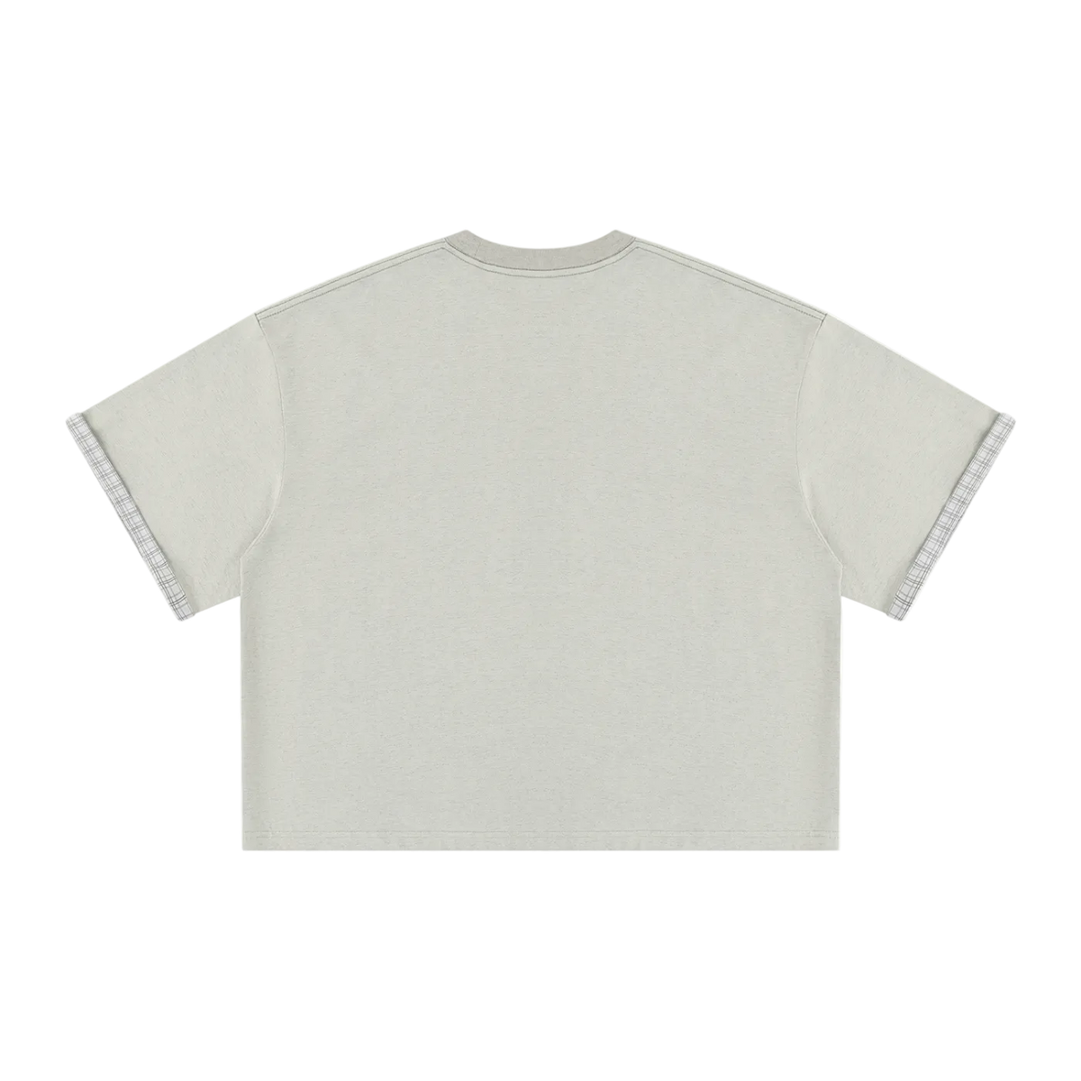Camiseta gris claro getabbe lisa con puños de manga en tela cuadros gris en contraste, etiqueta diegetabbe con estrella roja en cuello redondo, hombro caído, corte boxy crop holgado unisex, fondo blanco